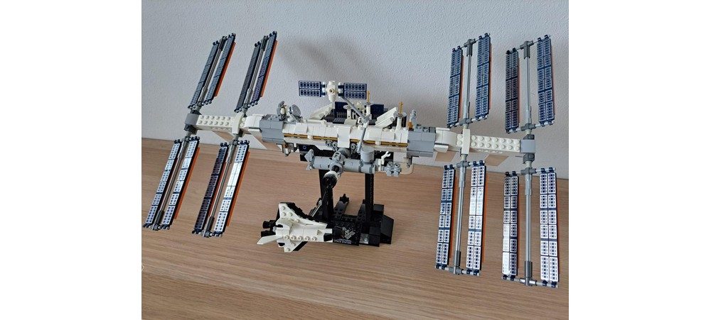 LEGO MOC-198247 Alternative display for 21321 ISS by