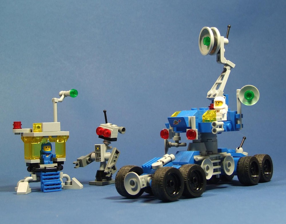 MOC-198441 Recon vehicle with comm station
