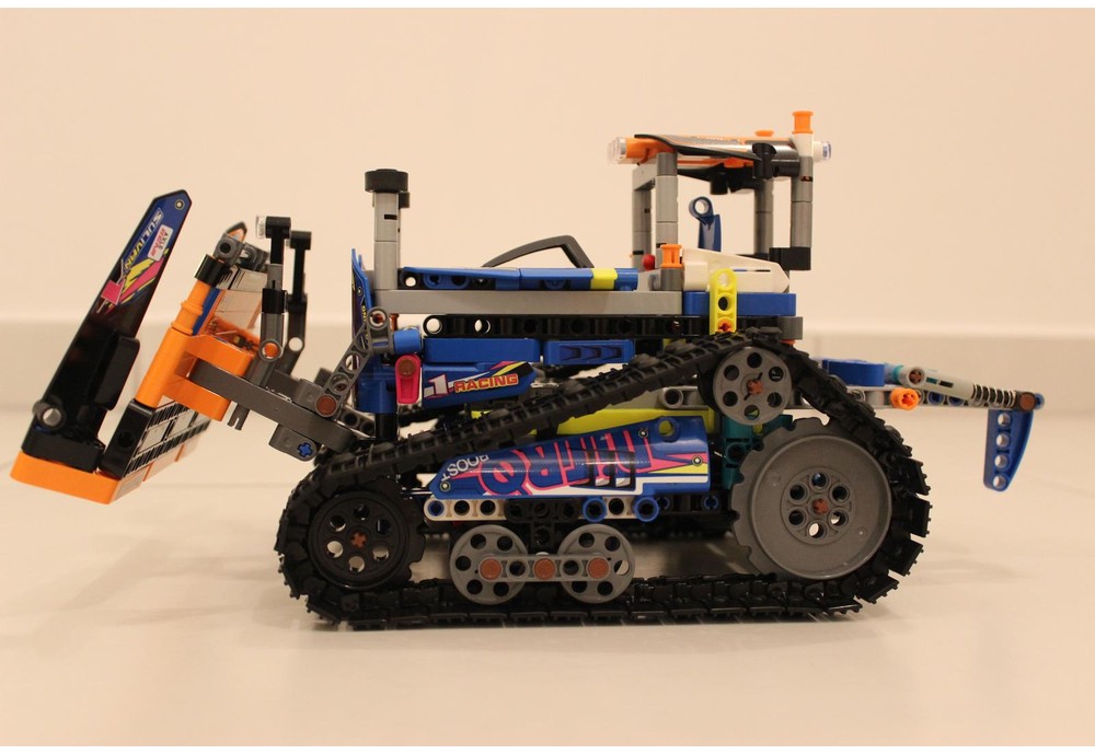 LEGO MOC Mini dozer 42140 alternative model by Omanb571