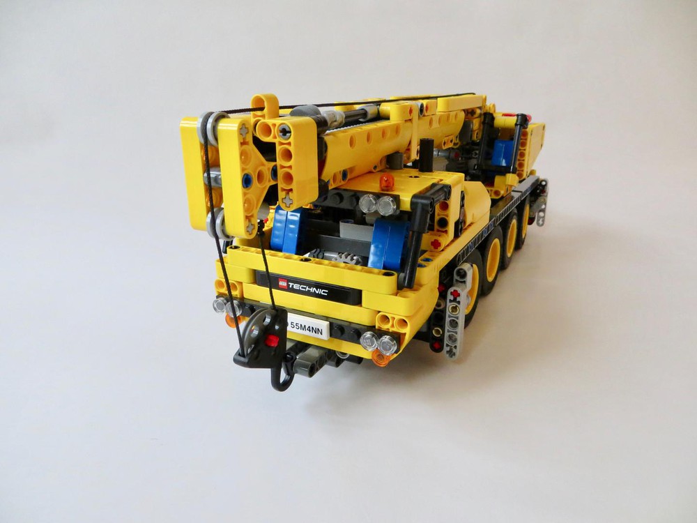 small lego crane