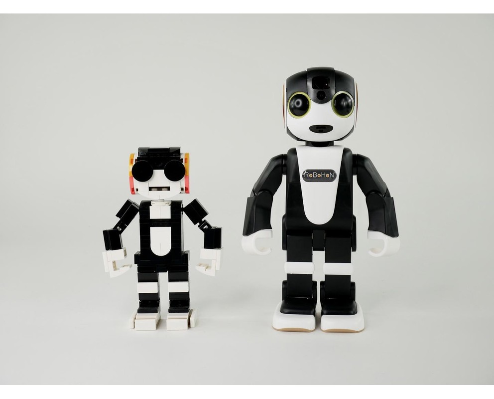 LEGO MOC-199193 RoBoHon (James May: Our Man in Japan) by StudWorks