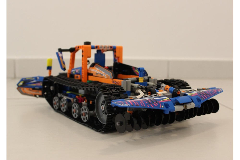 LEGO MOC-199662 Snow groomer 42140 alternative model by Omanb571