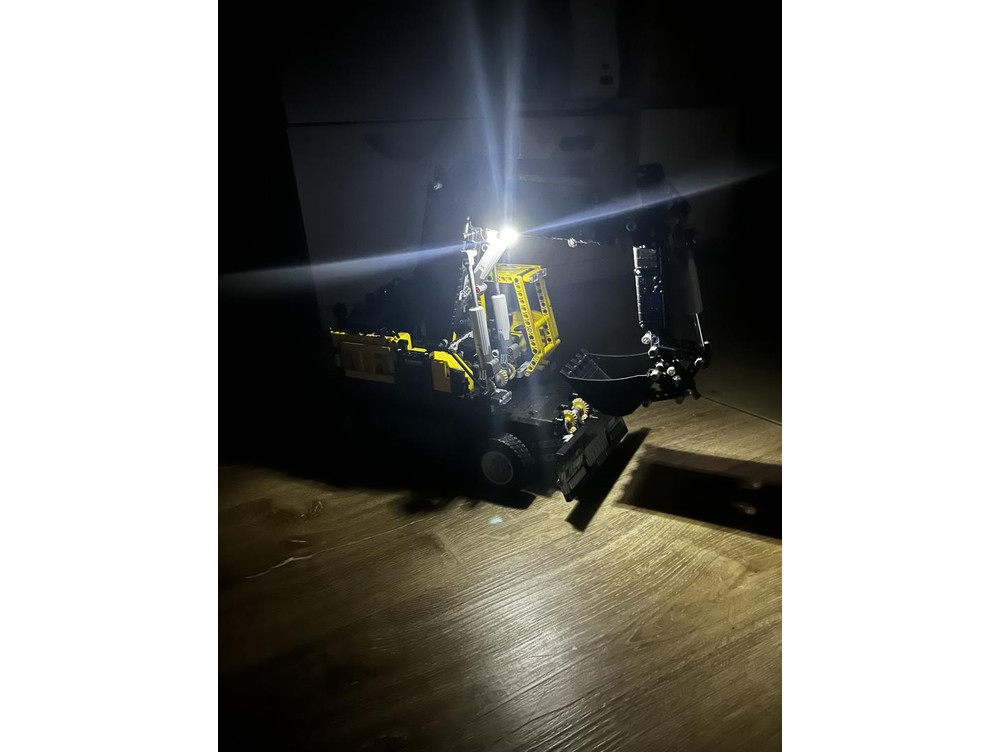 LEGO MOC-201330 Fully RC controlled 12Ch wheel excavator by llakie ...