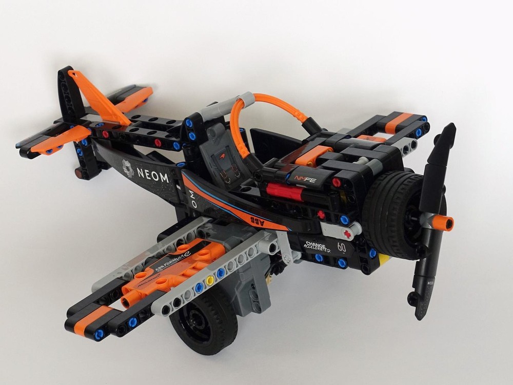 LEGO MOC 42169: Push Ahead Plane by Tomik | Rebrickable - Build