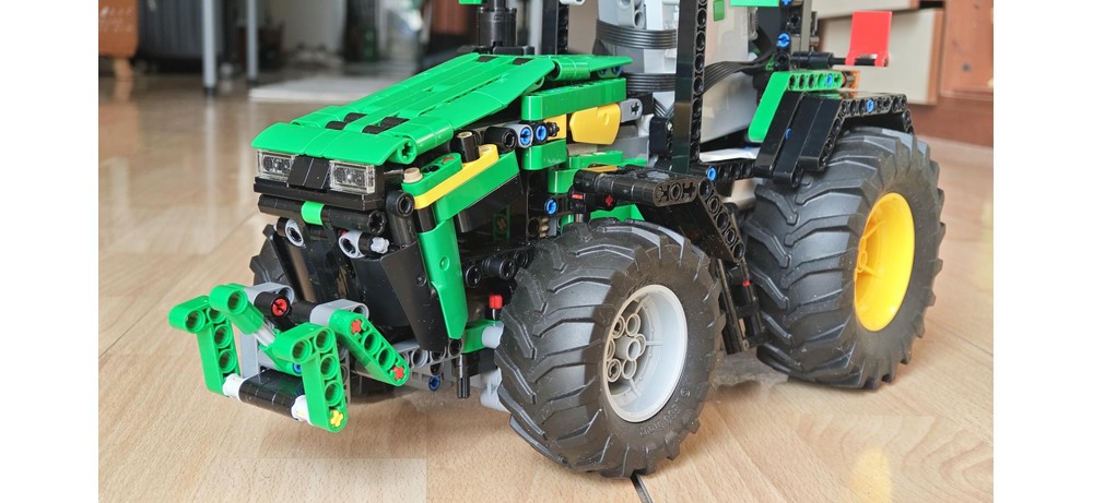 LEGO MOC-210159 John Deere 8R tractor (alternate build of 42129+42157 ...