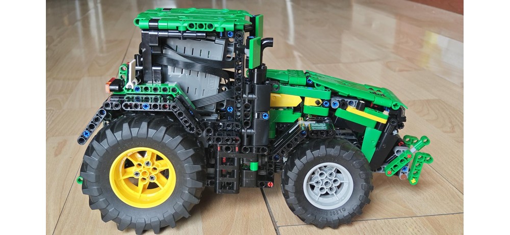 LEGO MOC-210159 John Deere 8R tractor (alternate build of 42129+42157 ...