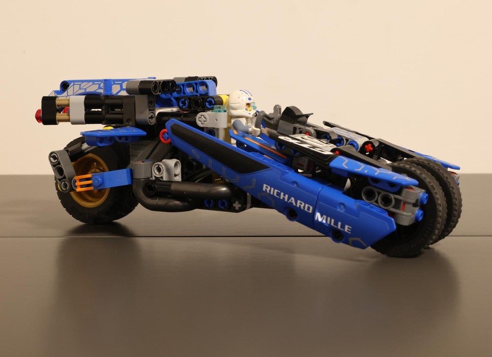 LEGO MOC Futuristic motorcycle 2.0 by HeLi2046 | Rebrickable - Build ...