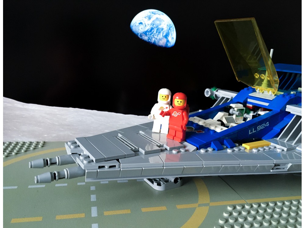 LEGO MOC-213040 Space Cruiser LL924 Facelift by pionline