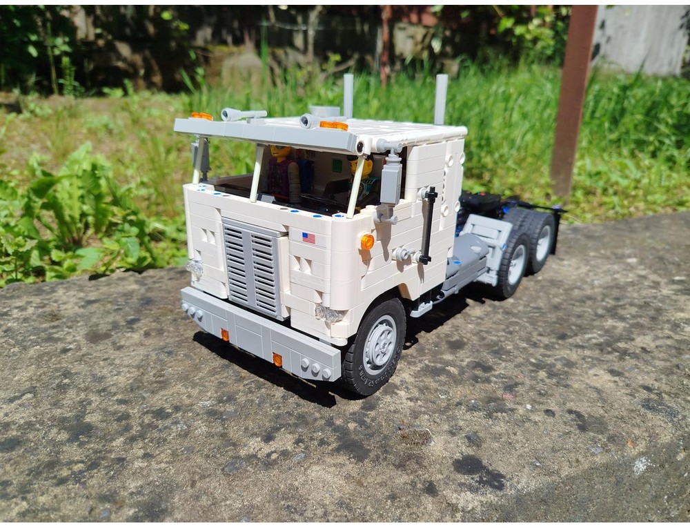 MOC-223650 Peterbilt 352