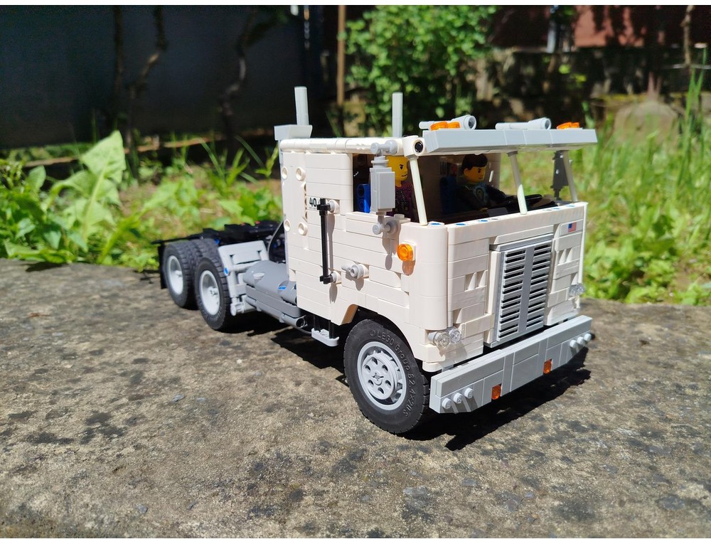 MOC-223650 Peterbilt 352