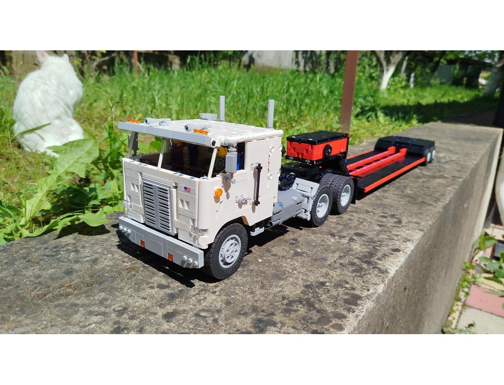 MOC-223650 Peterbilt 352