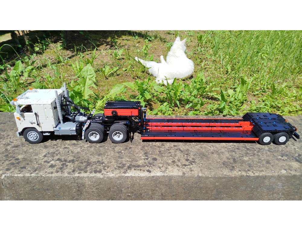 MOC-223650 Peterbilt 352