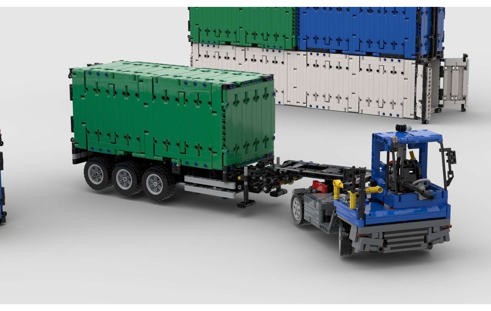 LEGO MOC-223918 20 ft shipping container 1:21 by crazy_technic ...