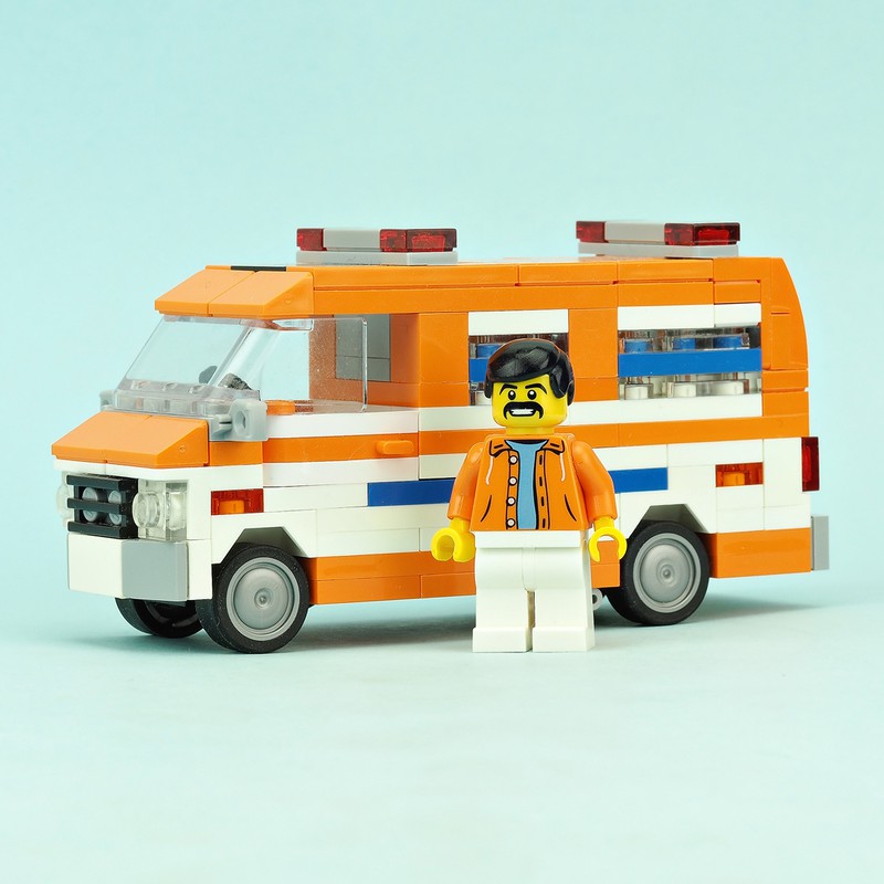 LEGO MOC Fiat Ducato camper by MocLife