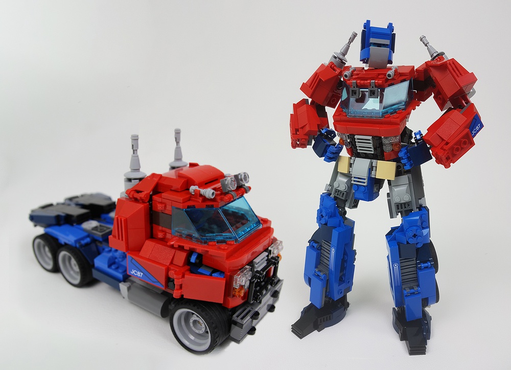 LEGO MOC Transforming Optimus - G1 / Robots in Disguise with accessories by I_AM_sketchbook | Rebrickable - Build with LEGO