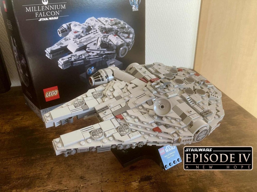 LEGO MOC Millennium-Falcon 75375 Midi-Scale by CreationCaravan