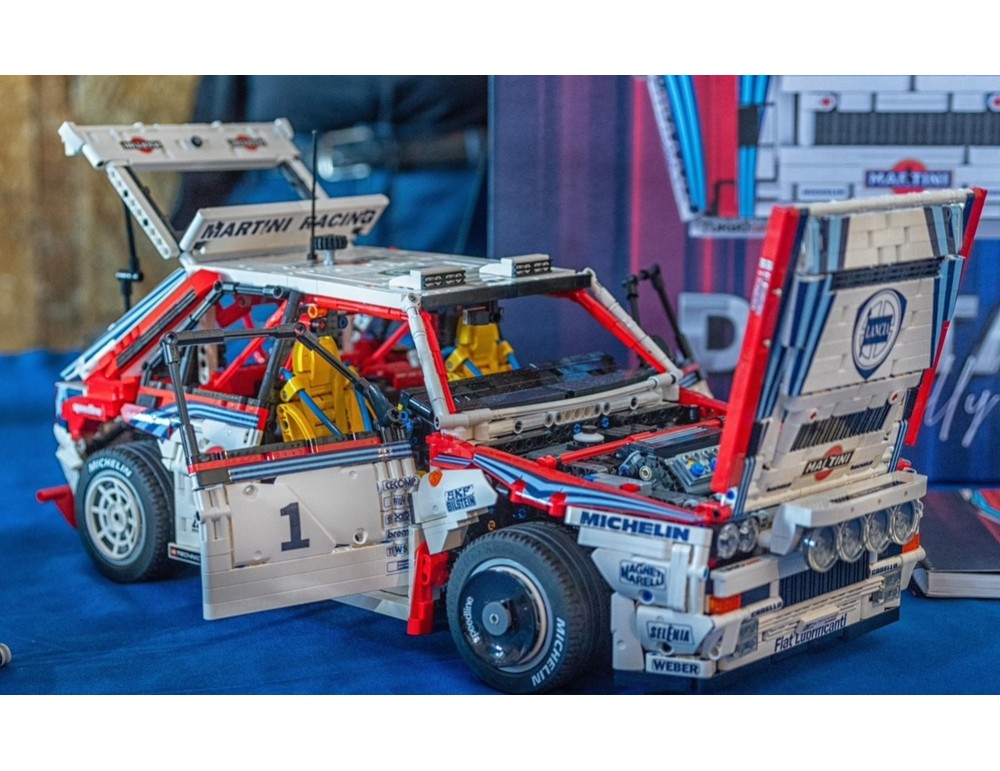 LEGO MOC-233059 Lancia Delta HF Integrale Martini Racing by