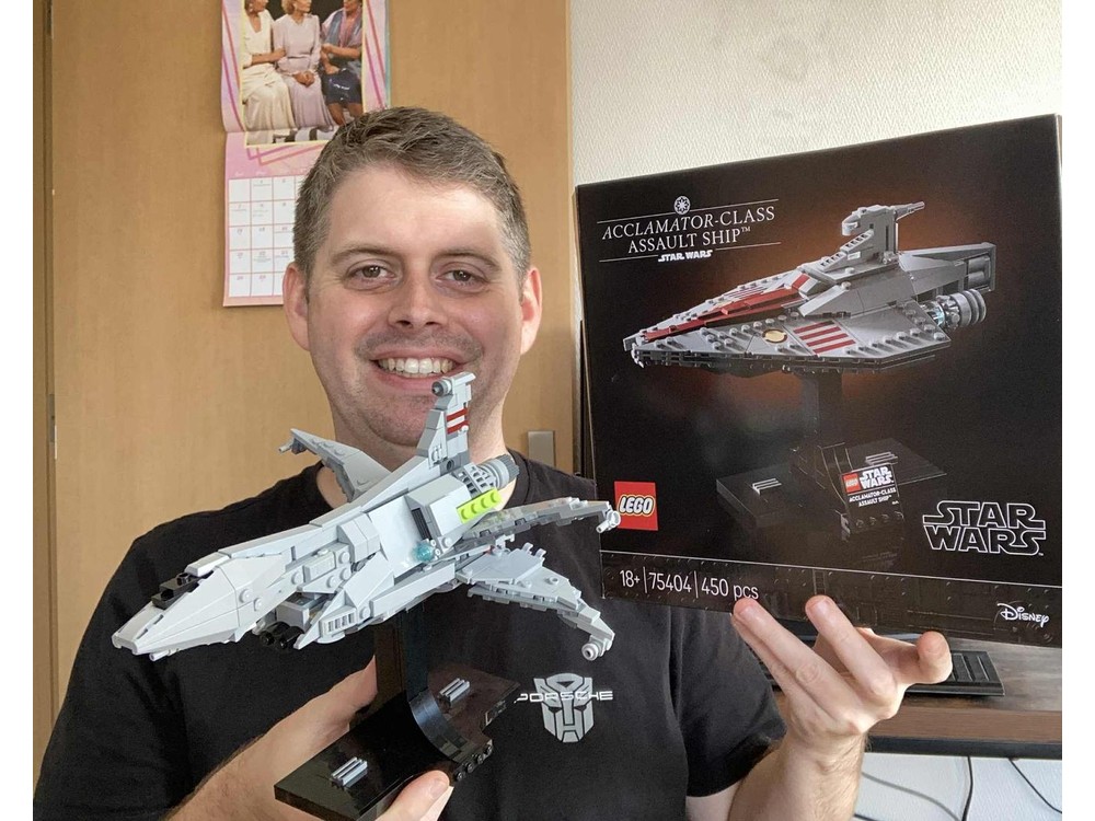 LEGO MOC-236316 Star Fox Great Fox Midi-Scale by CreationCaravan