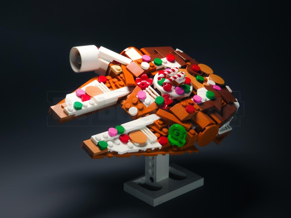 Gingerbread MillenniumFalcon (40806 Alternate Build)