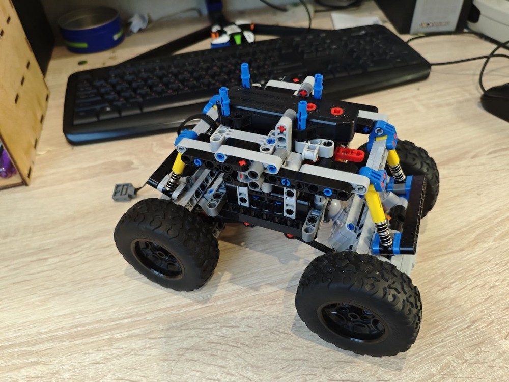 LEGO MOC-238192 Truck dual rear suspension (With gearbox) by ...