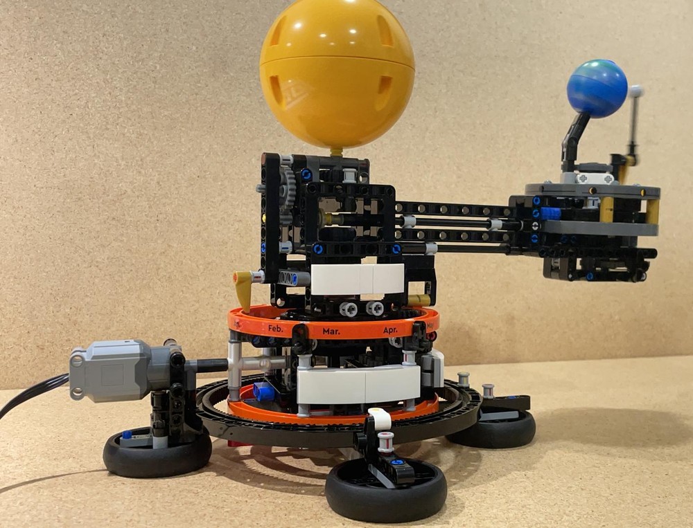 LEGO MOC-241500 Motor mount for Planet Earth and Moon in Orbit by fchem ...