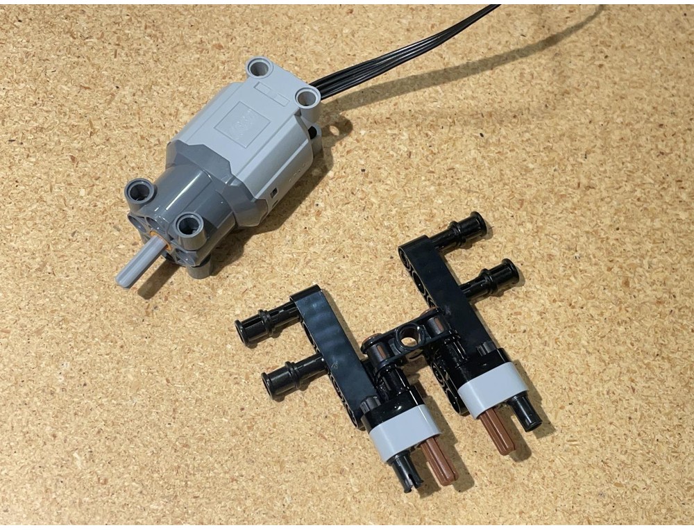 LEGO MOC-241500 Motor mount for Planet Earth and Moon in Orbit by fchem ...