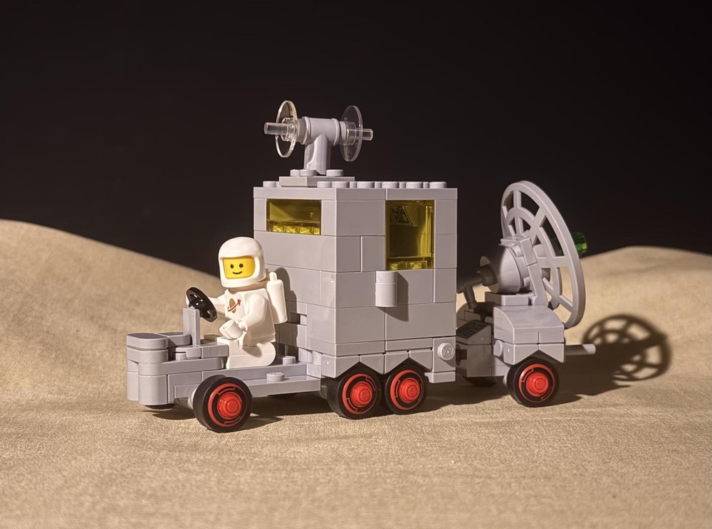 LEGO MOC-243260 Neo Classic Mobile Tracking Station 452 by hen.brik ...
