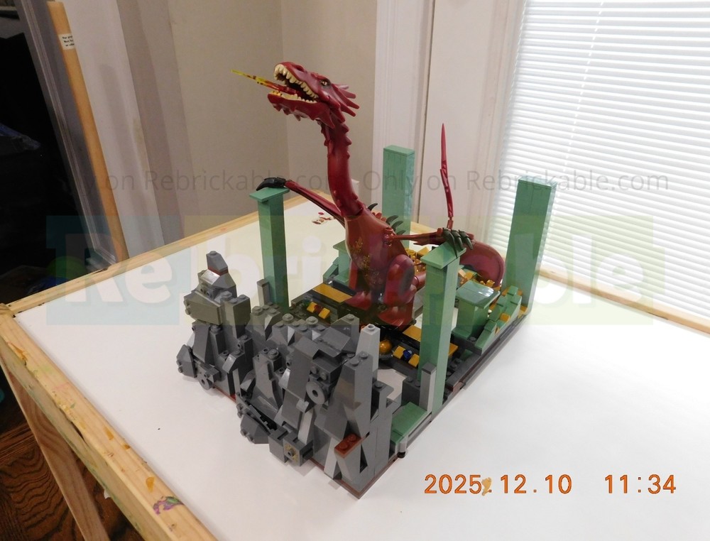 LEGO MOC-243768 Smaug Book Nook by Brickmancer | Rebrickable - Build ...