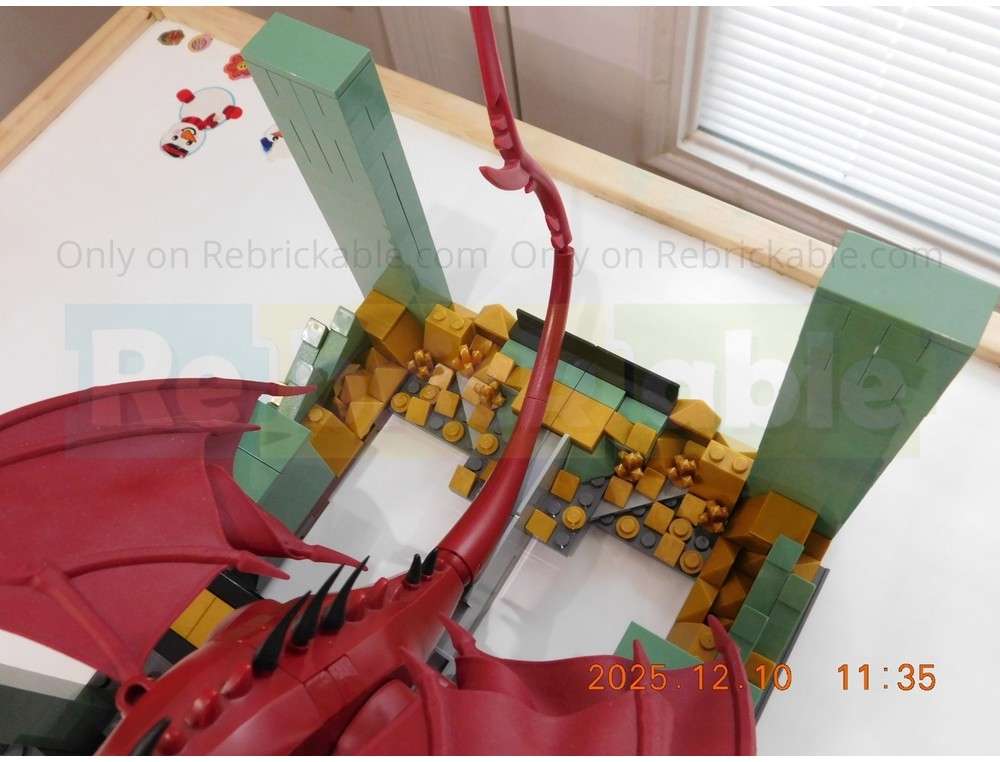 LEGO MOC-243768 Smaug Book Nook by Brickmancer | Rebrickable - Build ...