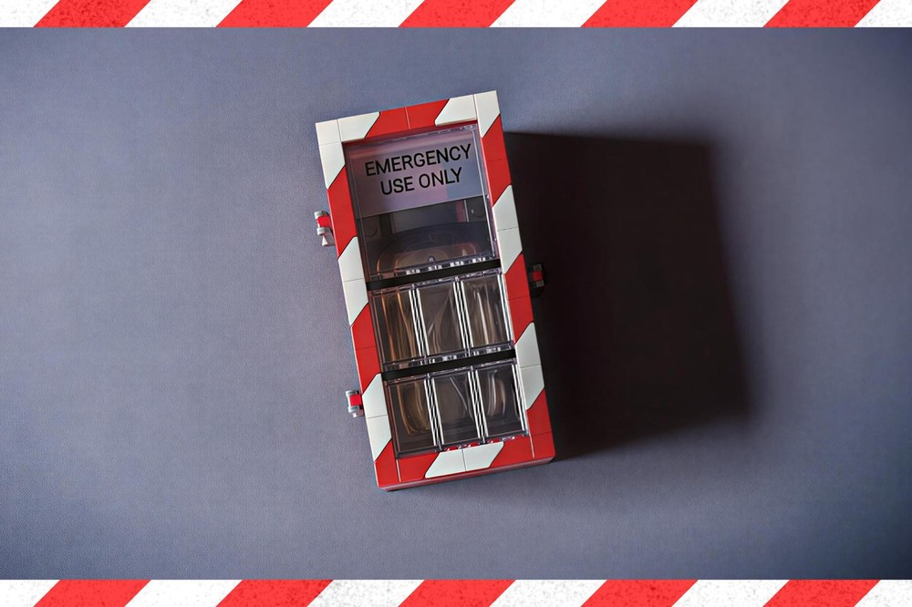 LEGO MOC-244150 Emergency Use Only: Mini-Bottle Case🥃📦 by myBRICKstate ...
