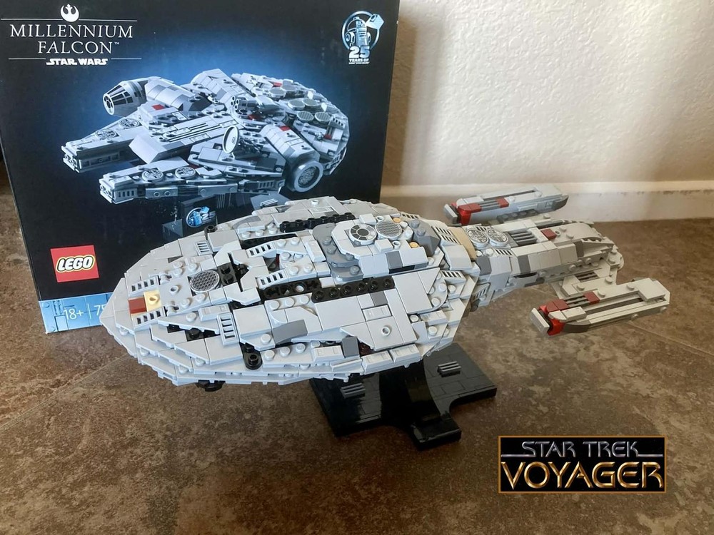 LEGO MOC USS Voyager NCC-74656 Midi-Scale by CreationCaravan (Brad
