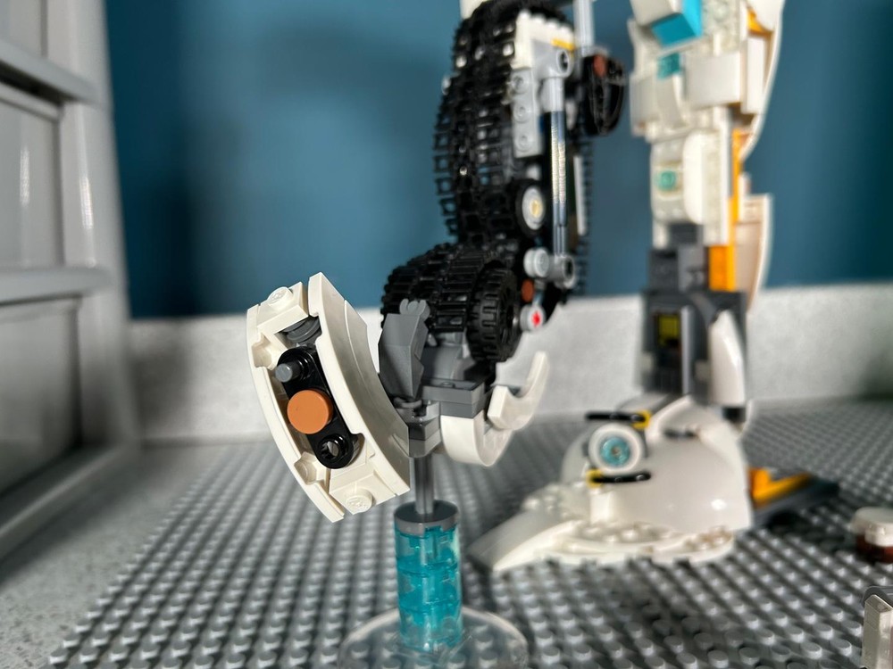 LEGO MOC-251421 Lego Glados alternate build by Buttermaster42 ...