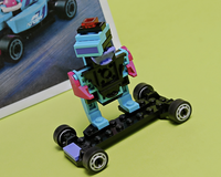 30734 Robot on a skateboard