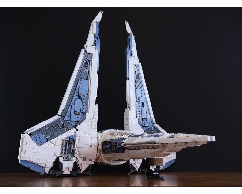 LEGO MOC-257223 Kom'rk Mandalorian Gauntlet - V2 by Noctaerum