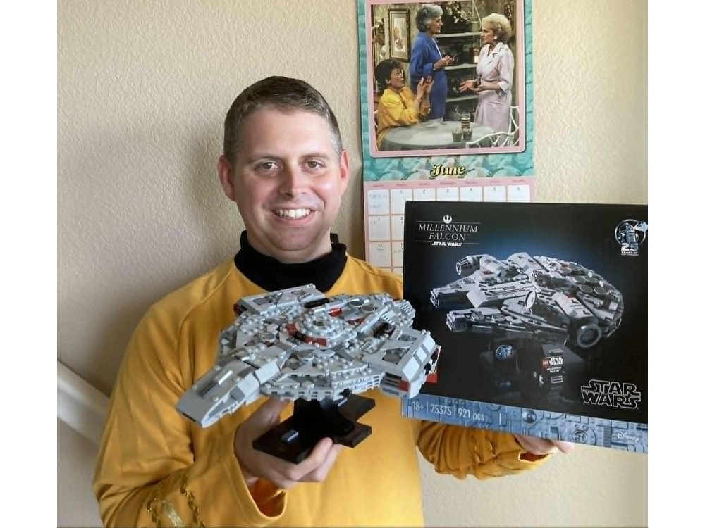 LEGO MOC-265697 USS Defiant NX-74205 Midi-Scale by CreationCaravan