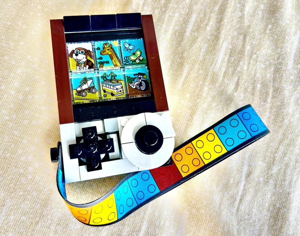 LEGO MOC-266063 Retro Handheld Game Console - Customizable and Movable ...