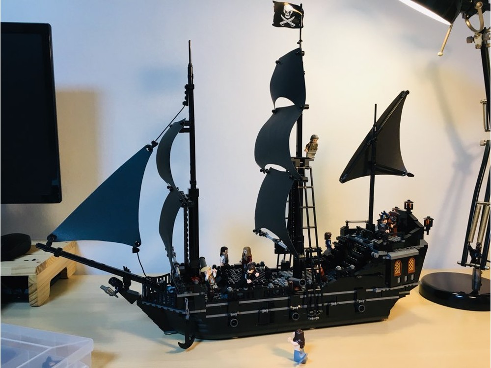 moc your bricks black pearl