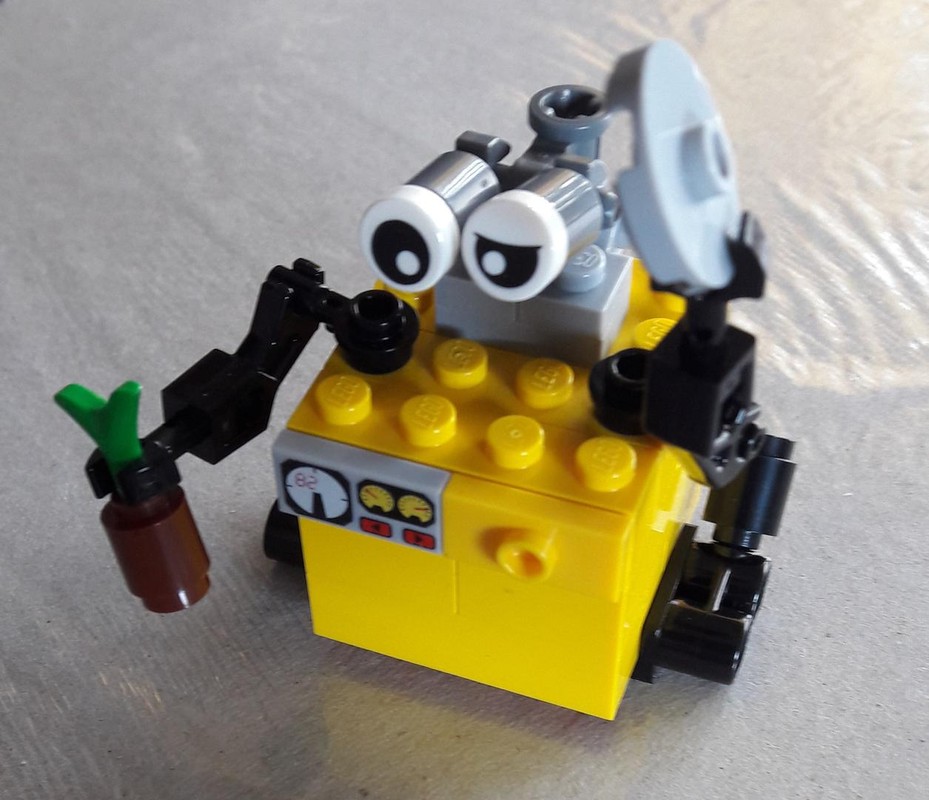 LEGO MOC WALL-E with hat and plant by 