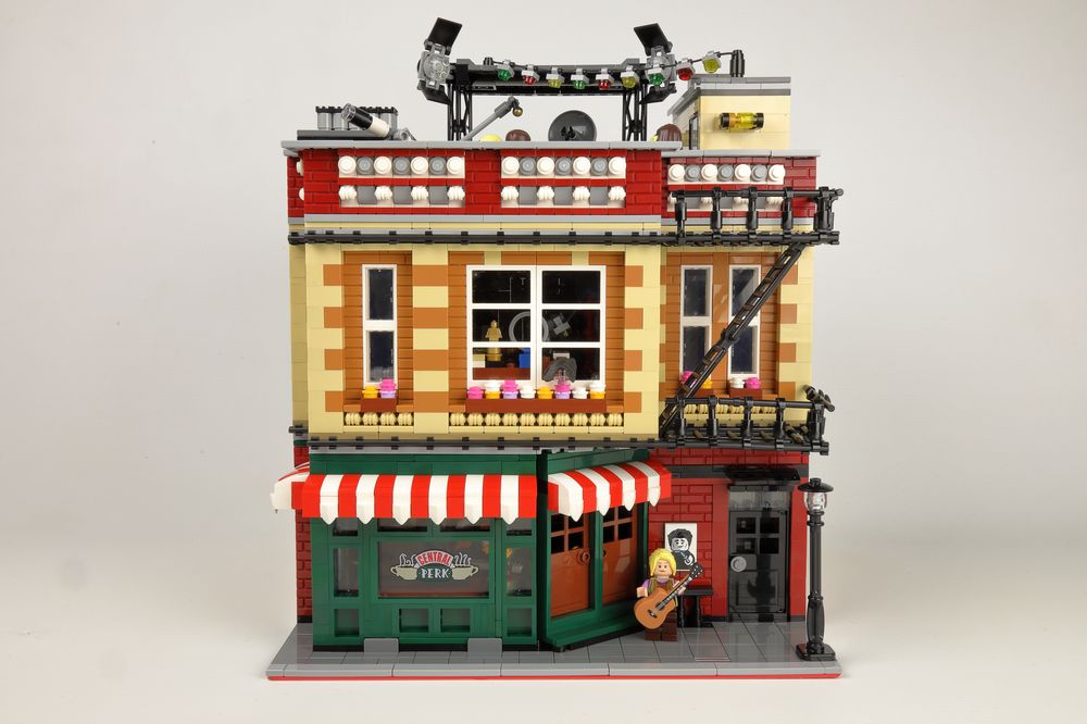 LEGO MOC Central Perk Big Theory by Berthil | - Build with LEGO