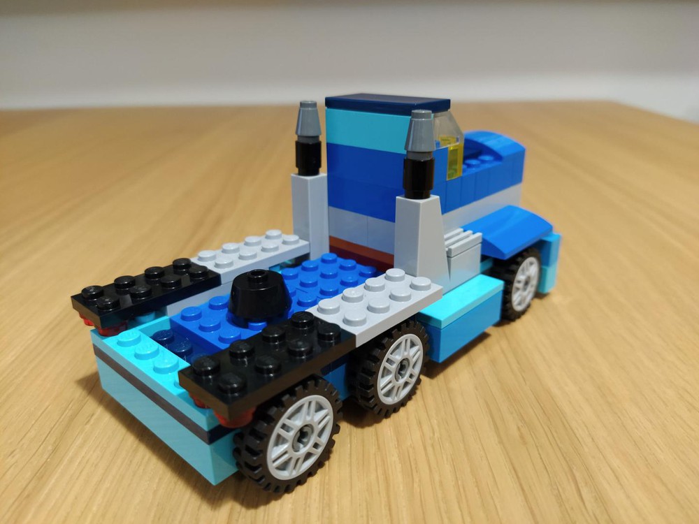 LEGO MOC 10696 Blue truck by dziubak | Rebrickable - Build with LEGO