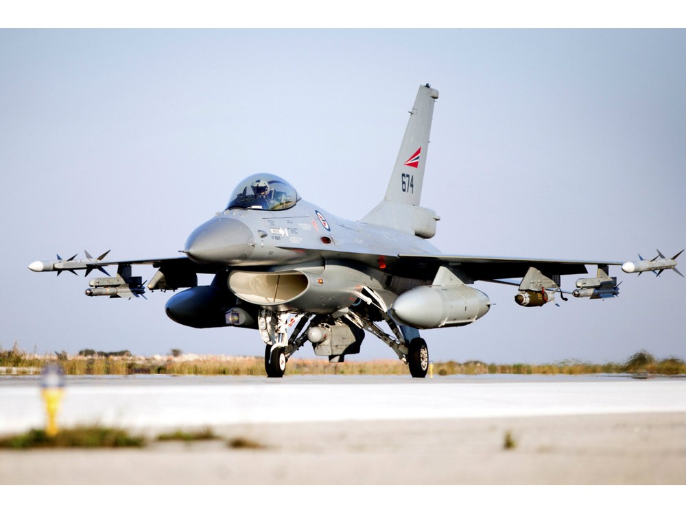 LEGO MOC-34895 31091 F-16 Fighting Falcon by crazy8ron