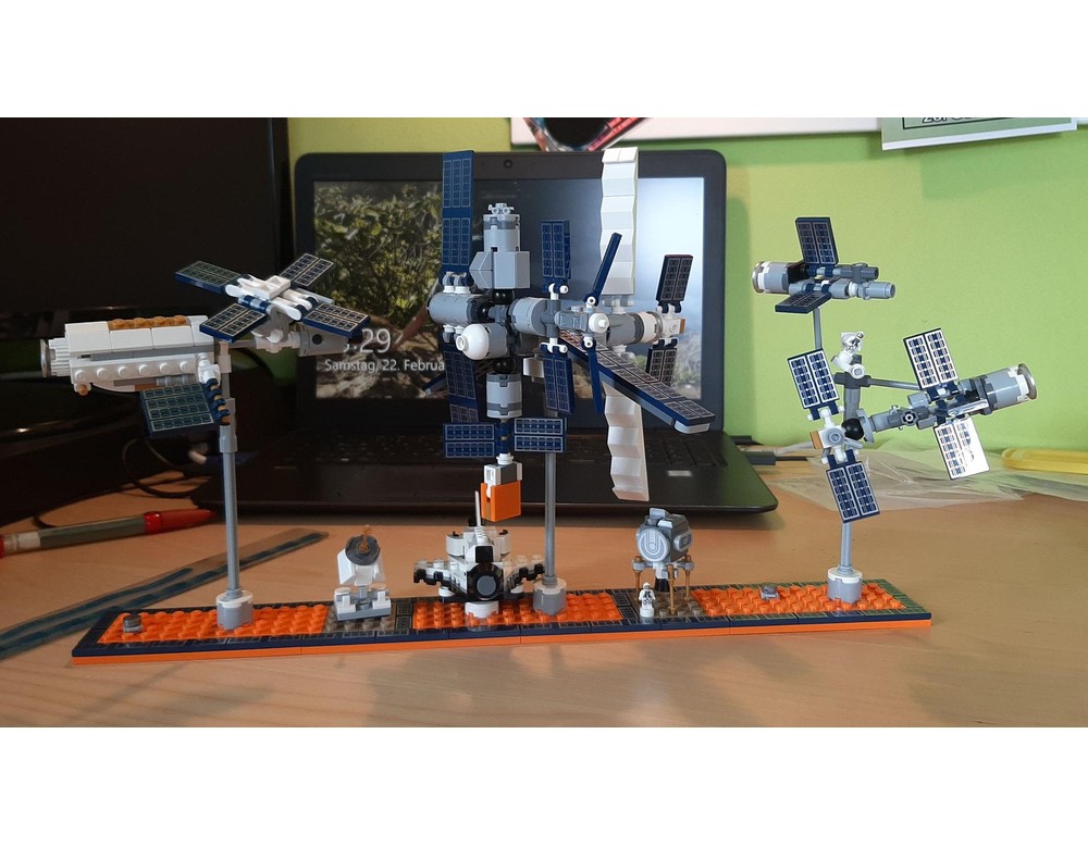 LEGO MOC 21321 Space Station and Spacecrafts by febrix_1999