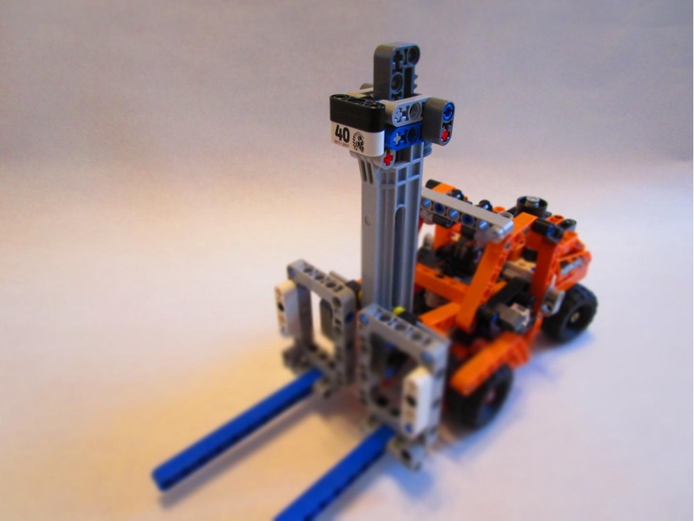 LEGO MOC-39383 Container Yard alternate forklift by Nilsson LEGO ...