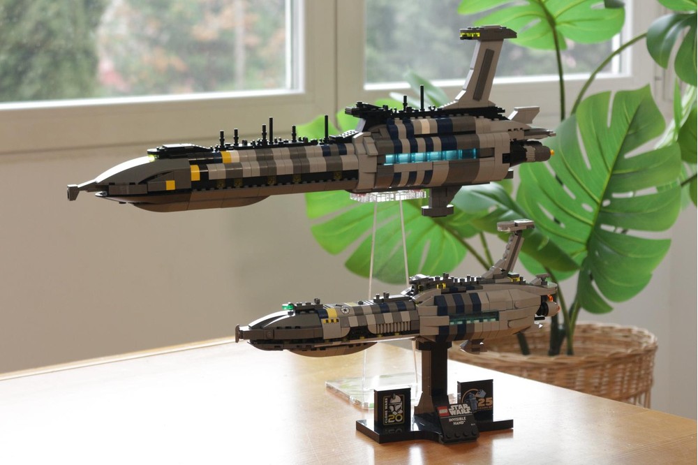 LEGO MOC-50517 The Invisible Hand by DMG Bricks | Rebrickable - Build ...