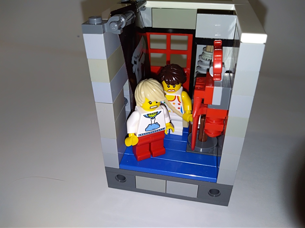 vino inteligencia Turista LEGO MOC Escape Room Junkroom by Brick Forge | Rebrickable - Build with LEGO
