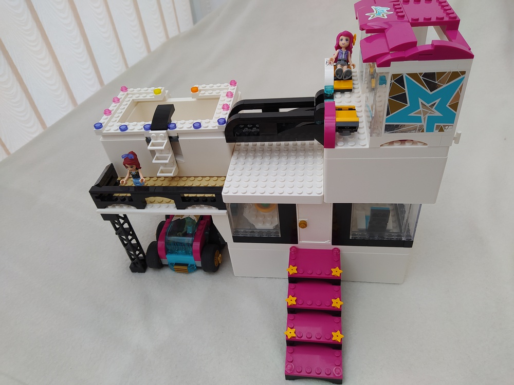 Overflod rester Lodge LEGO MOC 41106 Pop Star Bygglek House by thekitchenscientist | Rebrickable  - Build with LEGO
