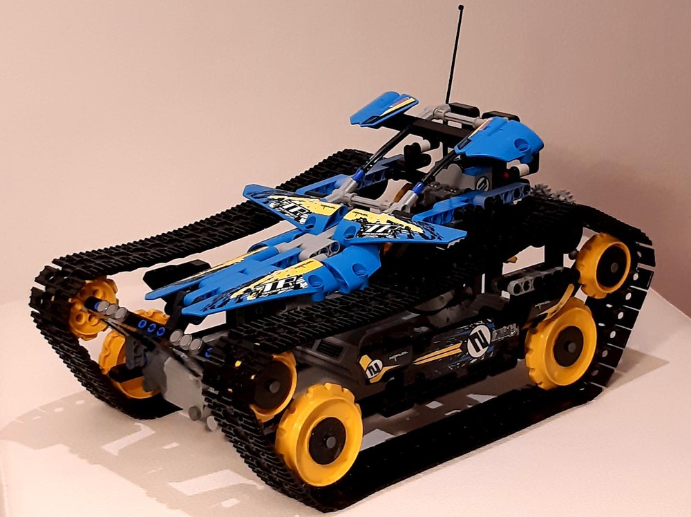 LEGO MOC Big Stunt Racer by BigModels | Rebrickable - LEGO