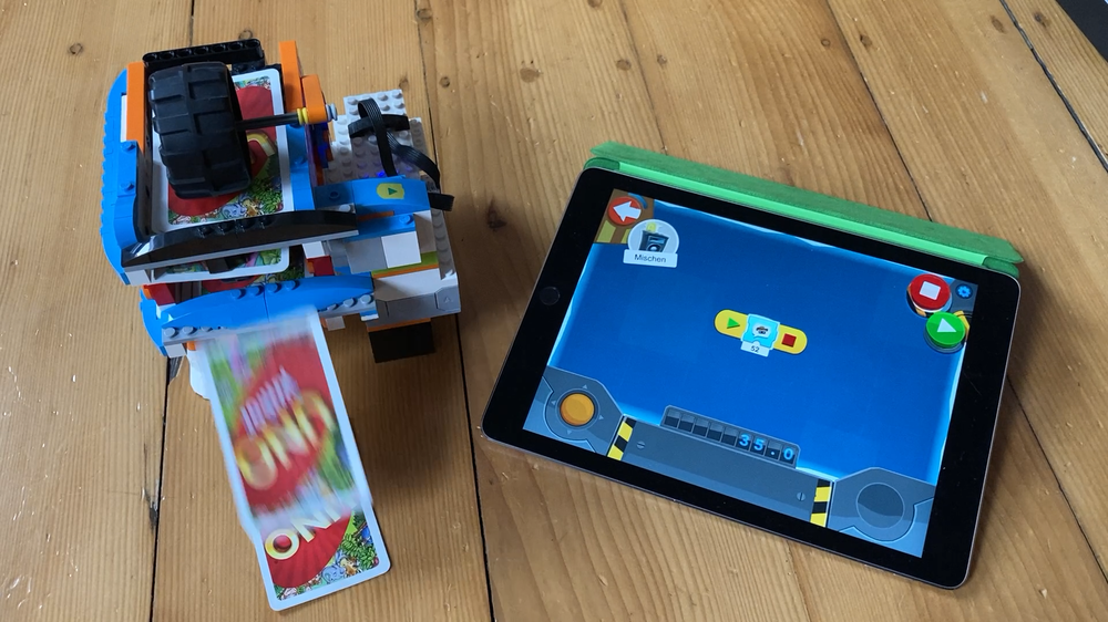 LEGO MOC Lego Boost Card Shuffler by websessel | Rebrickable - Build LEGO