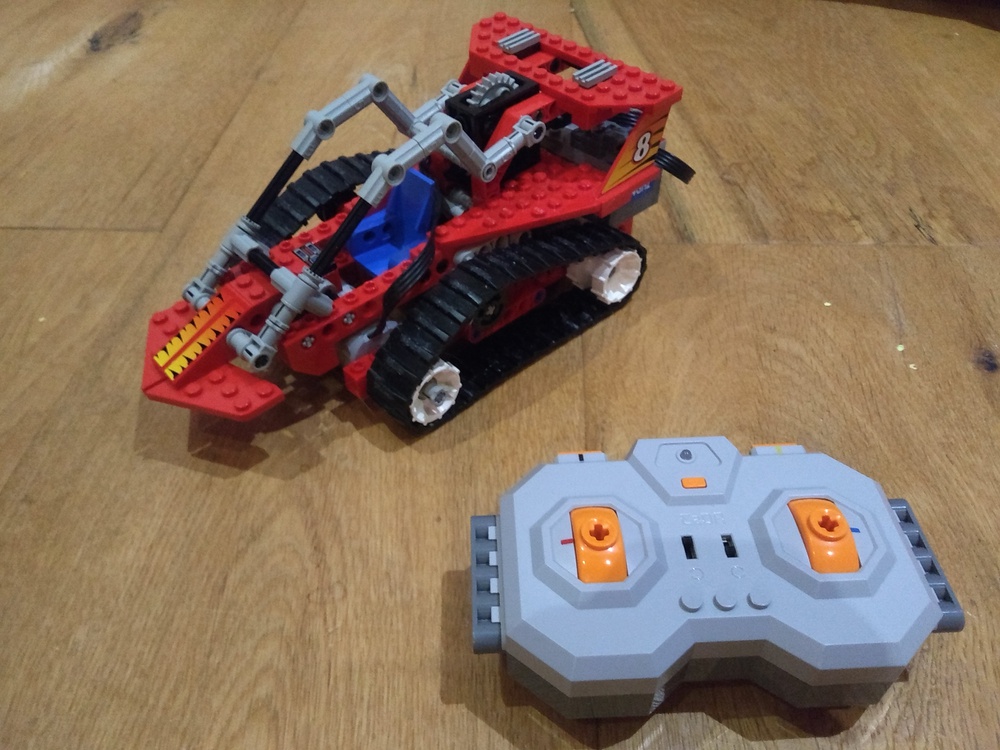modbydeligt Akademi ujævnheder LEGO MOC Tread Trekker RC chassis by HighKing | Rebrickable - Build with  LEGO
