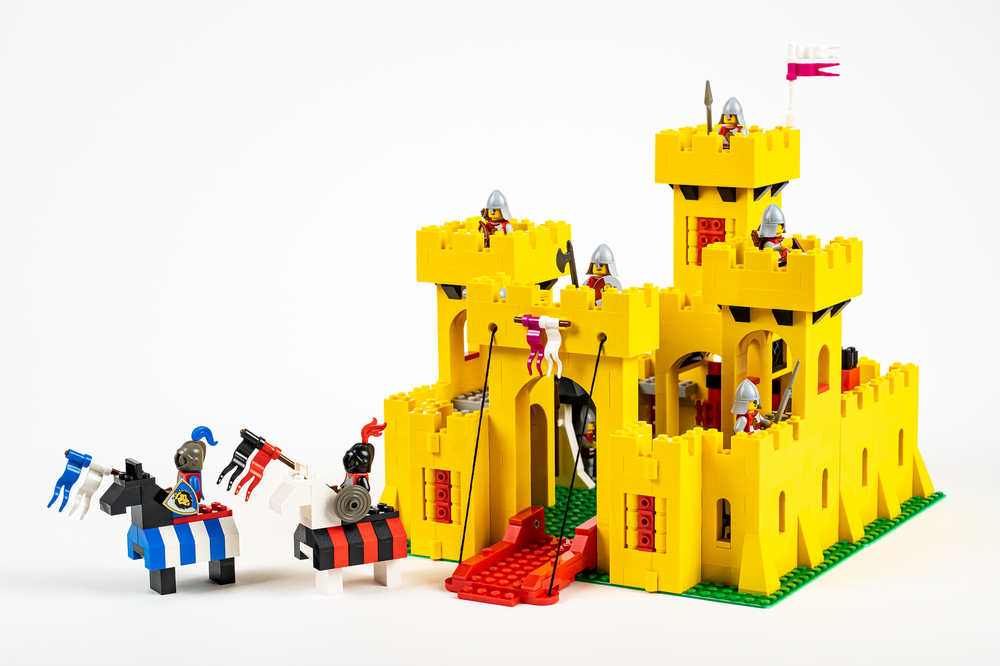 Vintage Lego 375 Yellow Castle with minifigures! hotsell